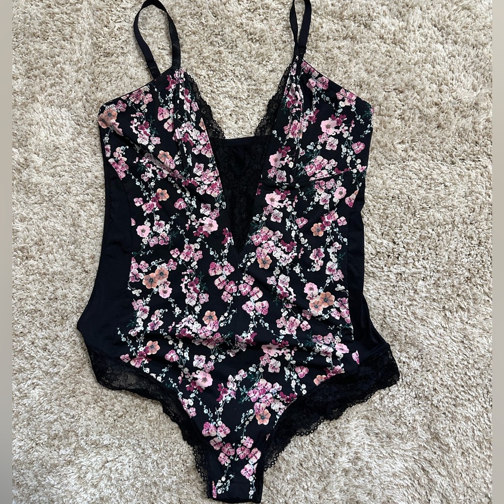 H&M Women’s Floral Lace Trim Bodysuit - Black and Pink